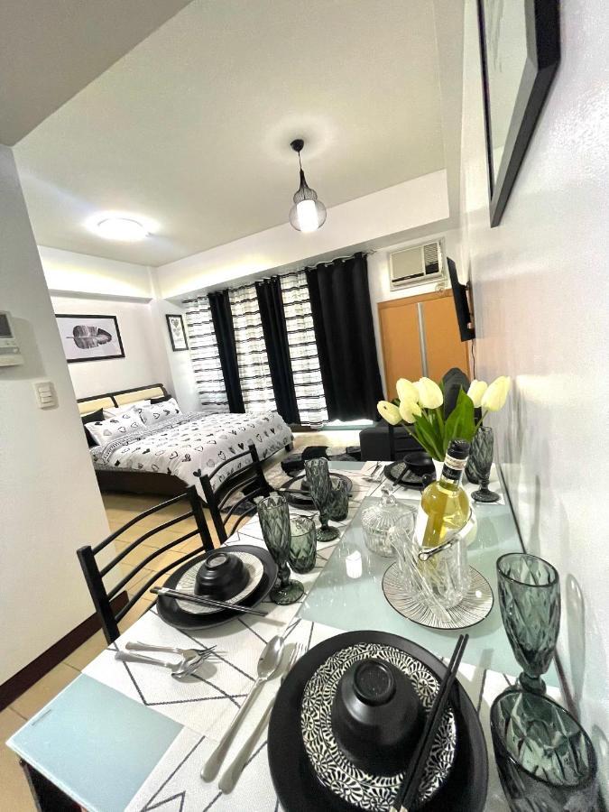 Two Palm Tree Villas Pasay Esterno foto