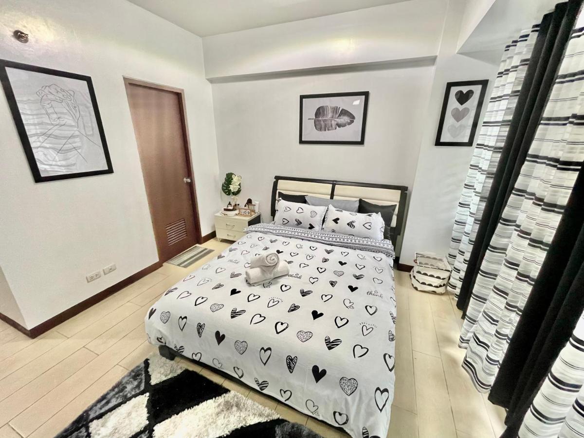 Two Palm Tree Villas Pasay Esterno foto