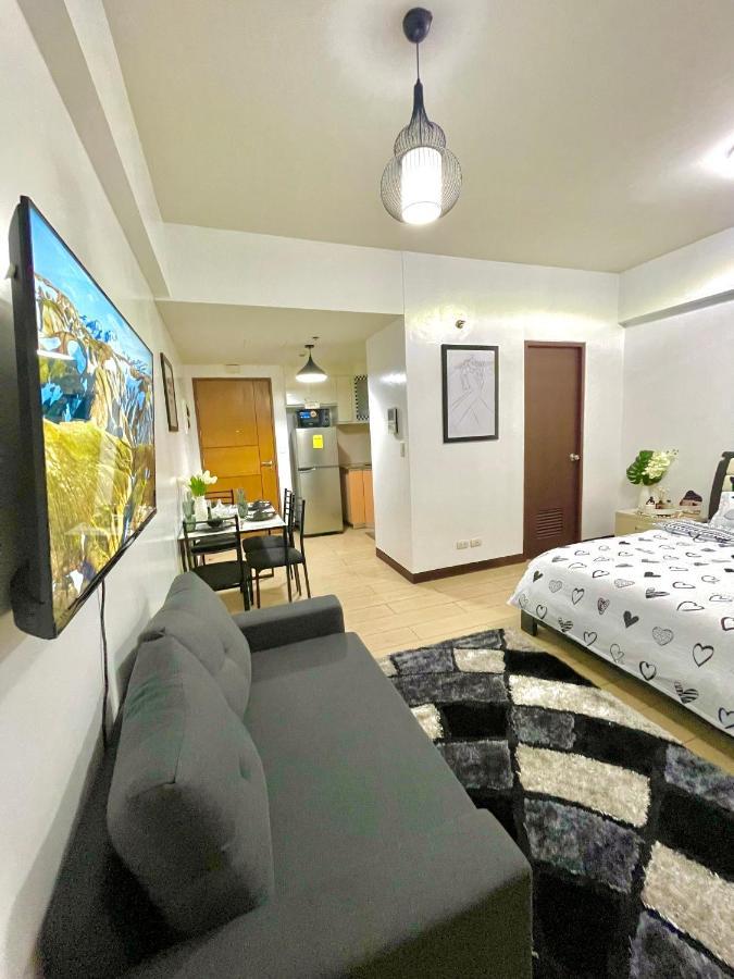 Two Palm Tree Villas Pasay Esterno foto