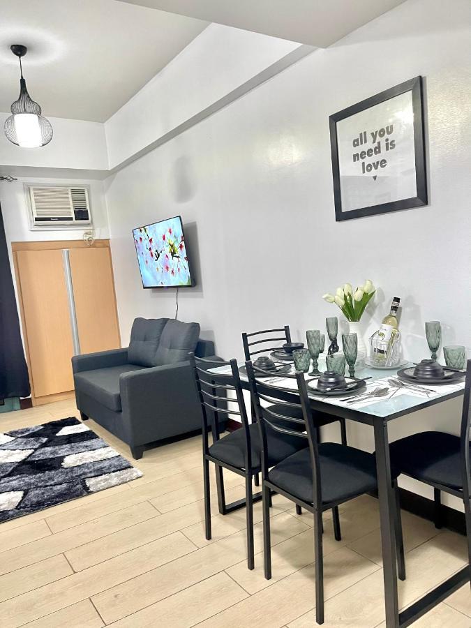 Two Palm Tree Villas Pasay Esterno foto