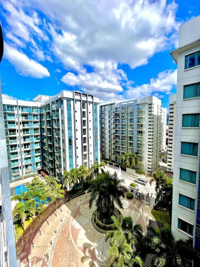 Two Palm Tree Villas Pasay Esterno foto
