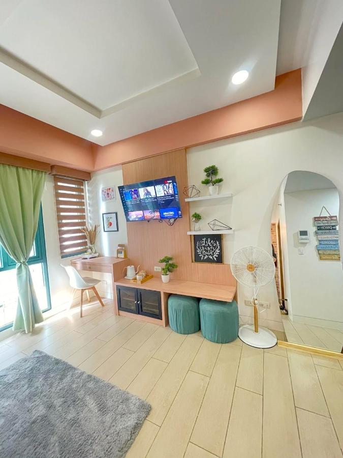 Two Palm Tree Villas Pasay Esterno foto
