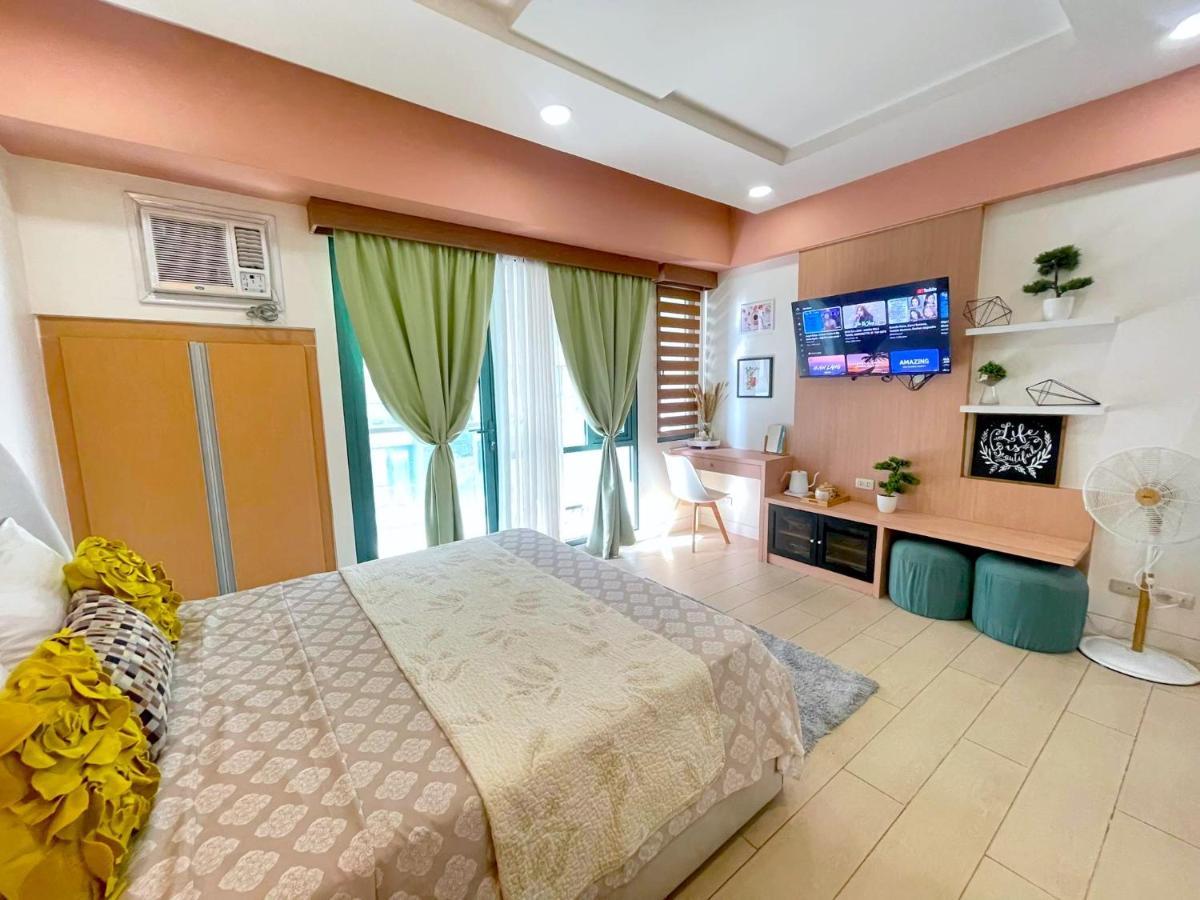 Two Palm Tree Villas Pasay Esterno foto