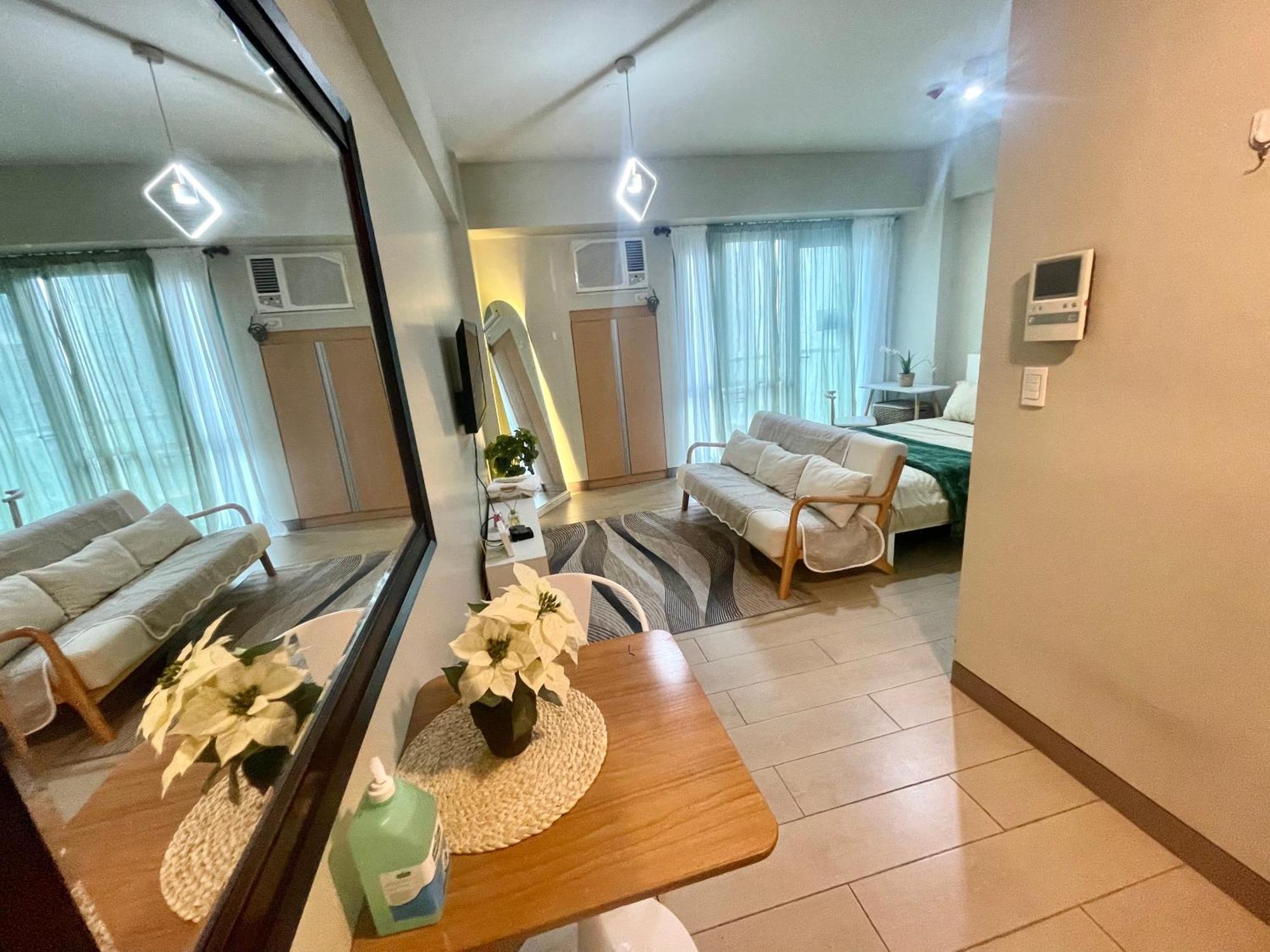 Two Palm Tree Villas Pasay Esterno foto