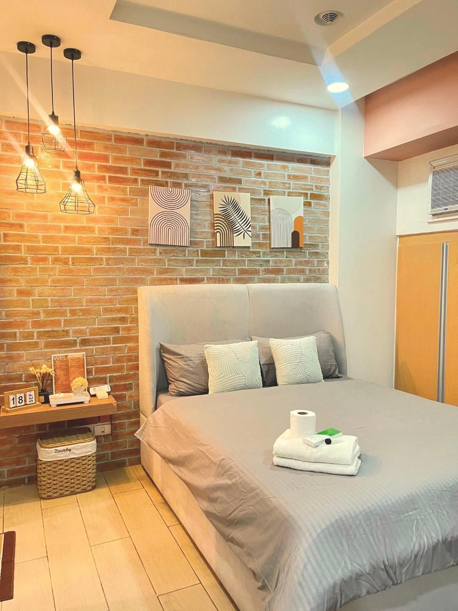 Two Palm Tree Villas Pasay Esterno foto