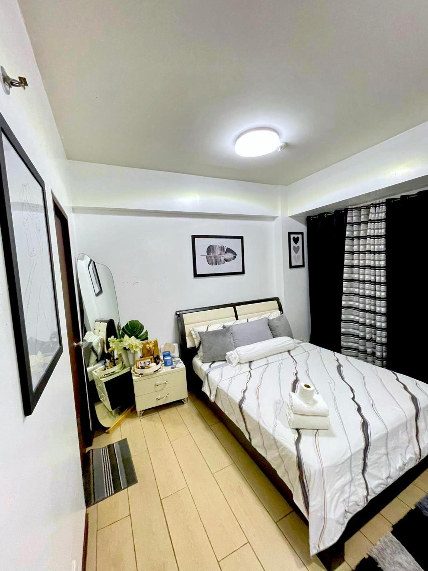 Two Palm Tree Villas Pasay Esterno foto
