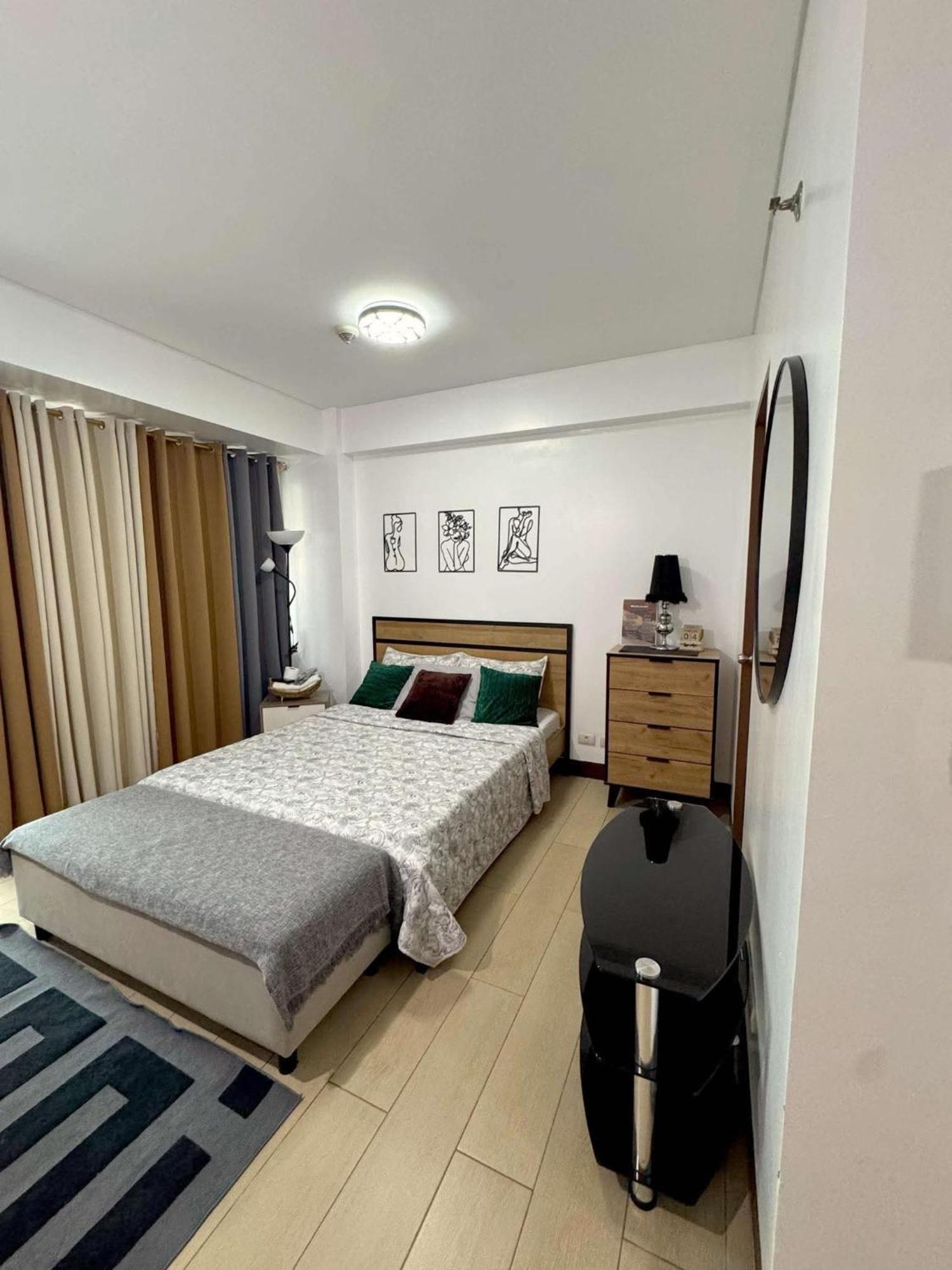 Two Palm Tree Villas Pasay Esterno foto