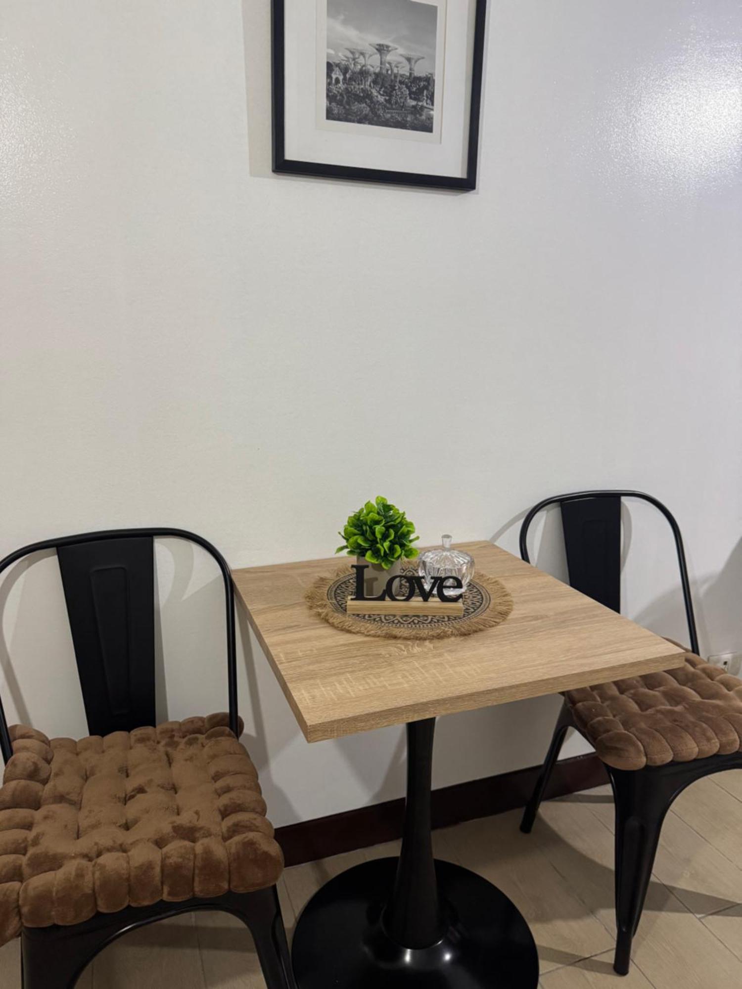 Two Palm Tree Villas Pasay Esterno foto