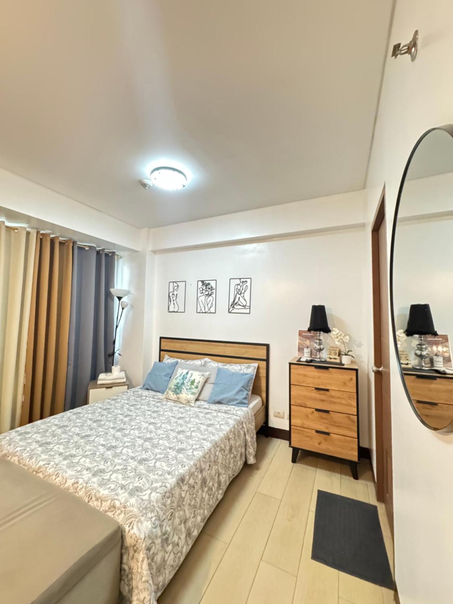 Two Palm Tree Villas Pasay Esterno foto